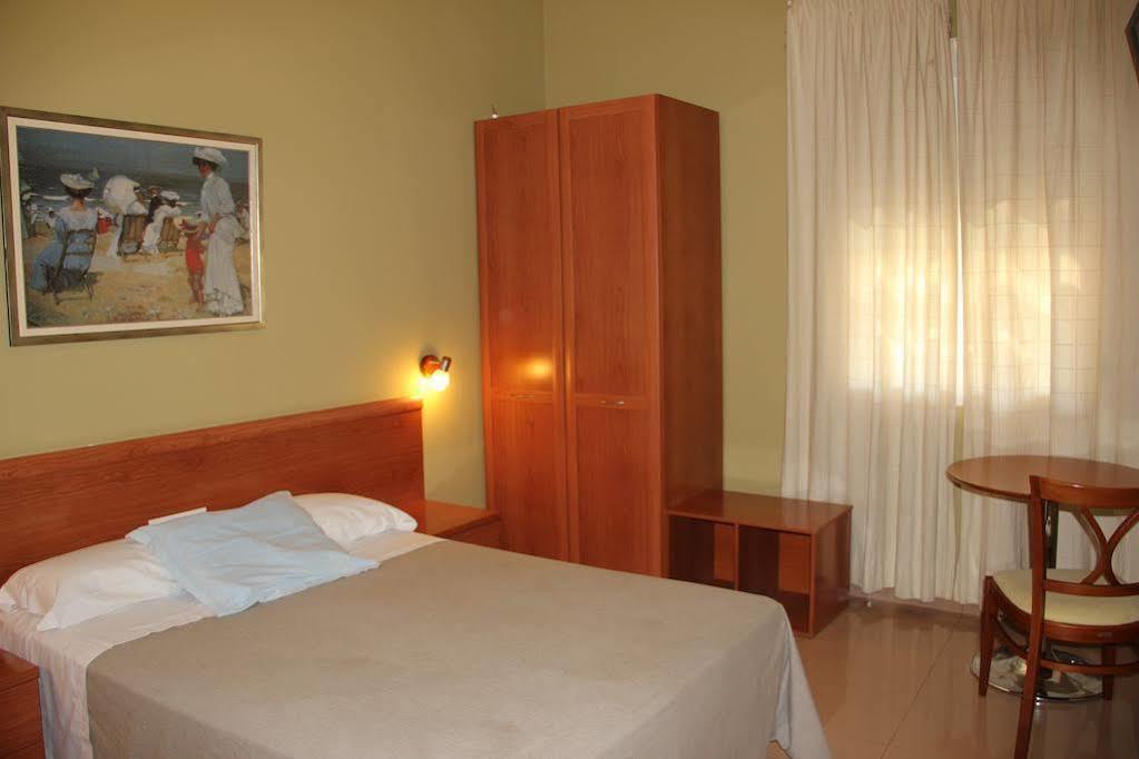 Hotel Dora ปลาเซนเซีย ภายนอก รูปภาพ